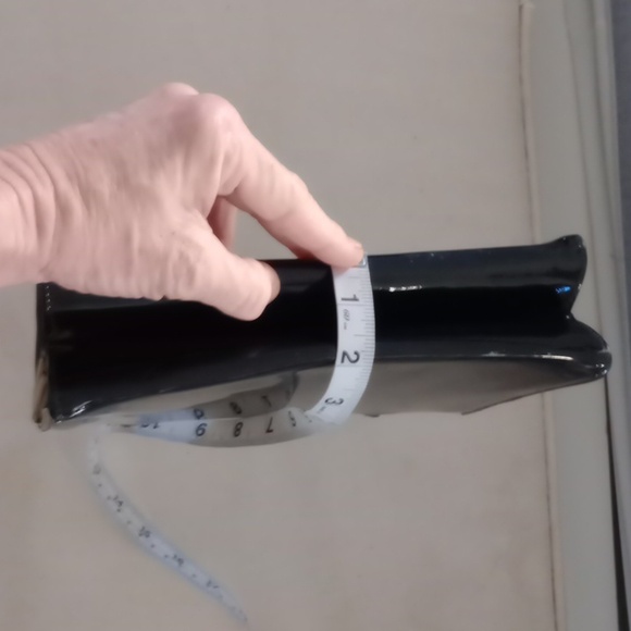 Classic Black Shoulder Bag with Glossy Material and Structured Shape - Picture 5 of 8